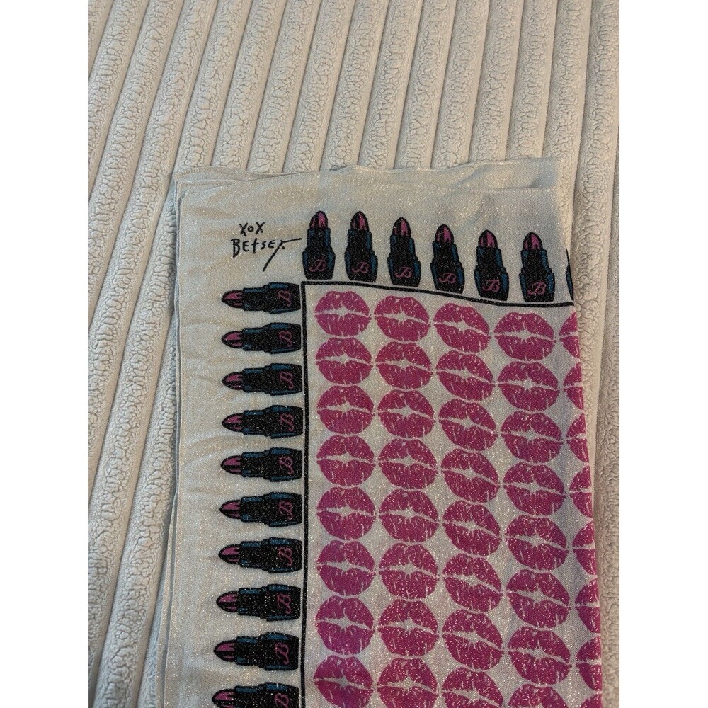 Betsey Johnson lipstick kiss novelty print Rectangular Scarf Shawl white pink